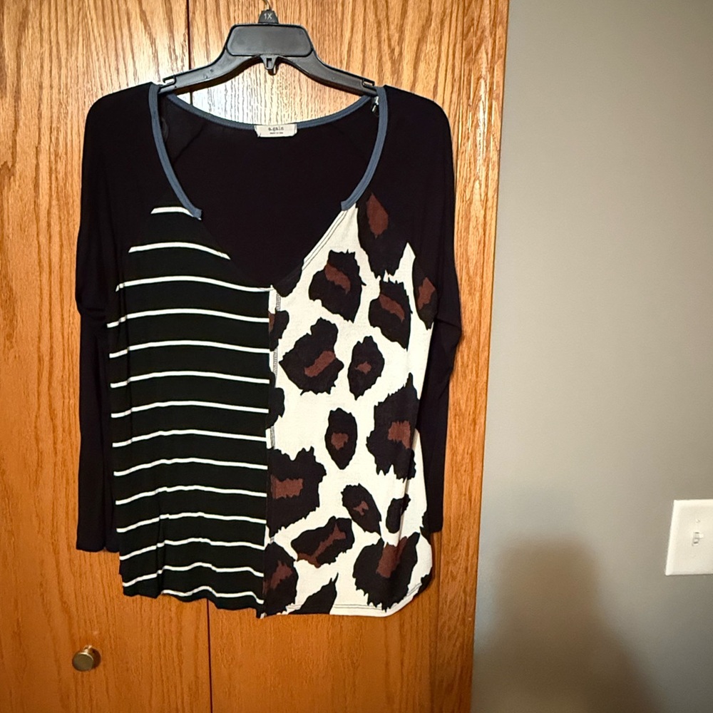 Stylish Black and White Patterned Women's Top